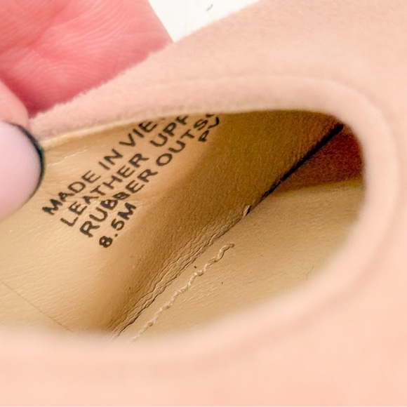 Michael Kors Pink Nude Heels - Picture 4 of 6